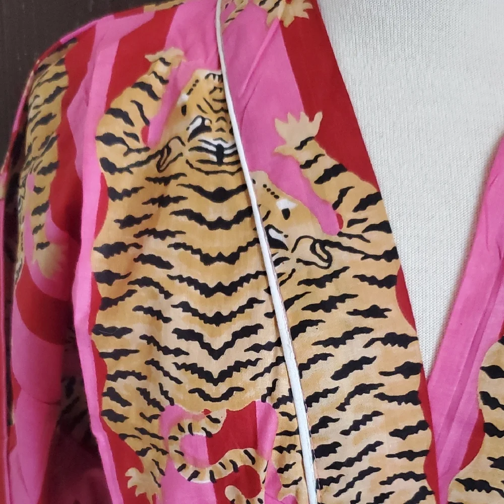 Pink and Black Tiger Robe Nwot - Picture 2 of 6